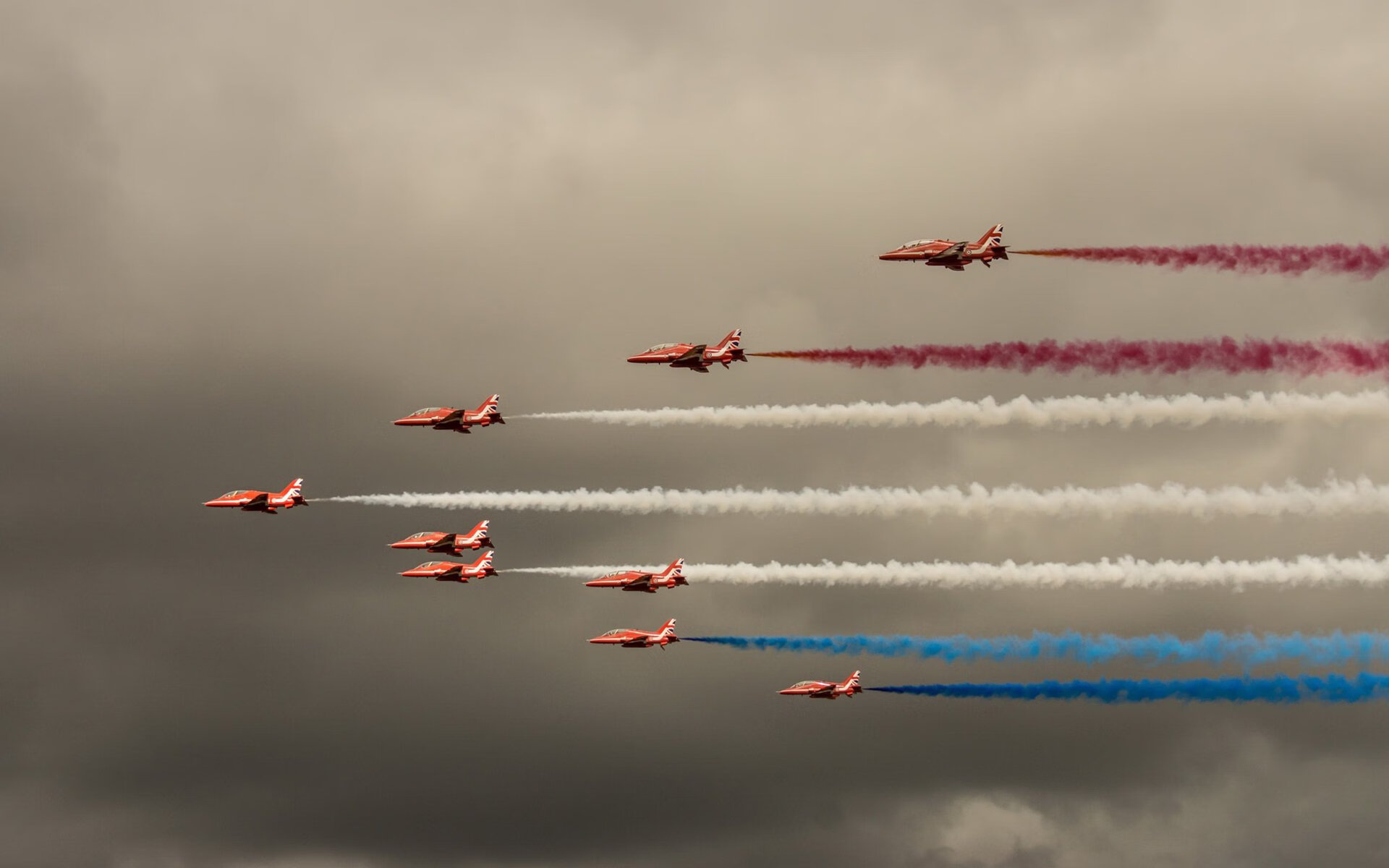 开云体育官网下载安装-以足球为核心的体育旅游线路不断丰富，带动区域经济增长，足球作为体育改革的突破口