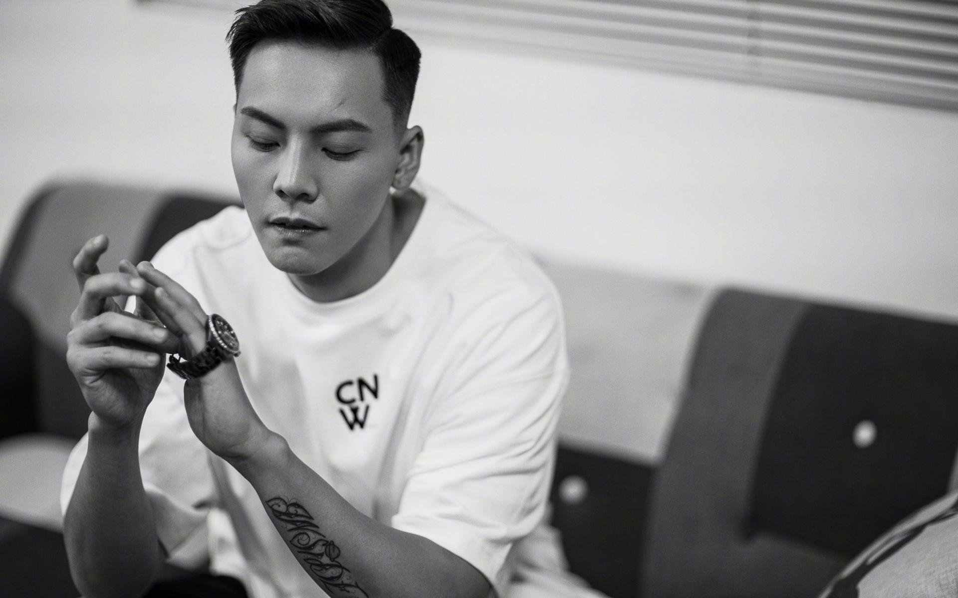 开云电竞-体育博主评选联赛最佳球员引发线上投票热潮，体育博主的主页简介