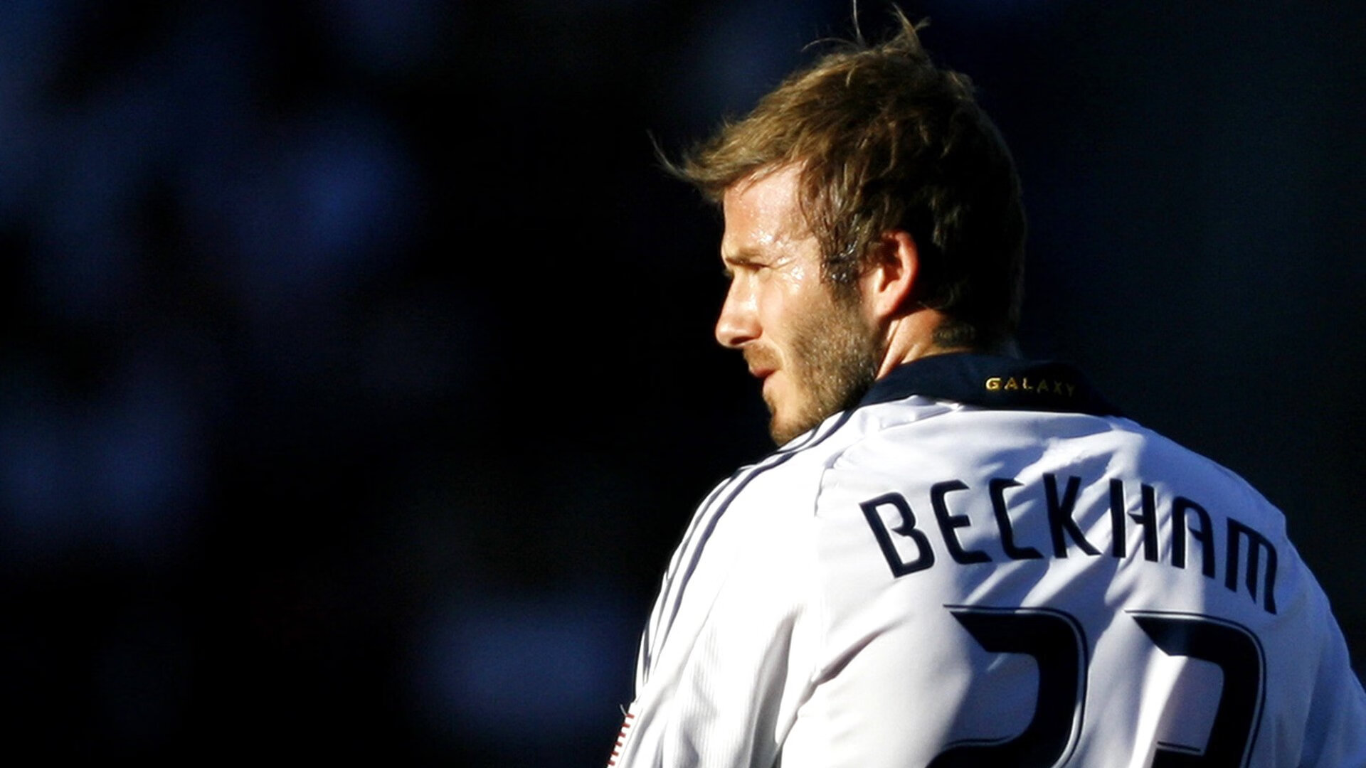 边锋传中选择是否因中锋风格影响落点策略，边锋和中锋哪个容易进球